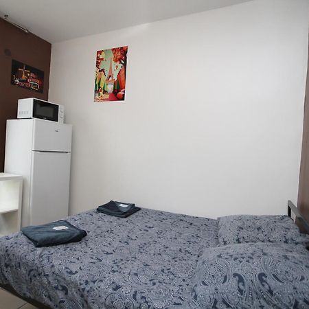 08 - Chambre Proche Paris Et Transports Avec Tv Wifi Saint-Denis  Esterno foto